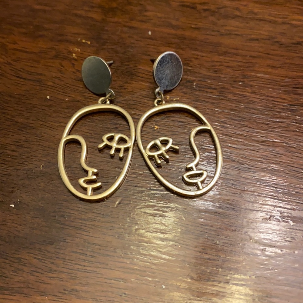 Face earrings